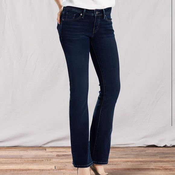 Levi Jeans- Dark washed. Bootcut - Picture 1 of 4